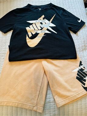 Nike Boys Black Graphic Tee with Tan Shorts size L